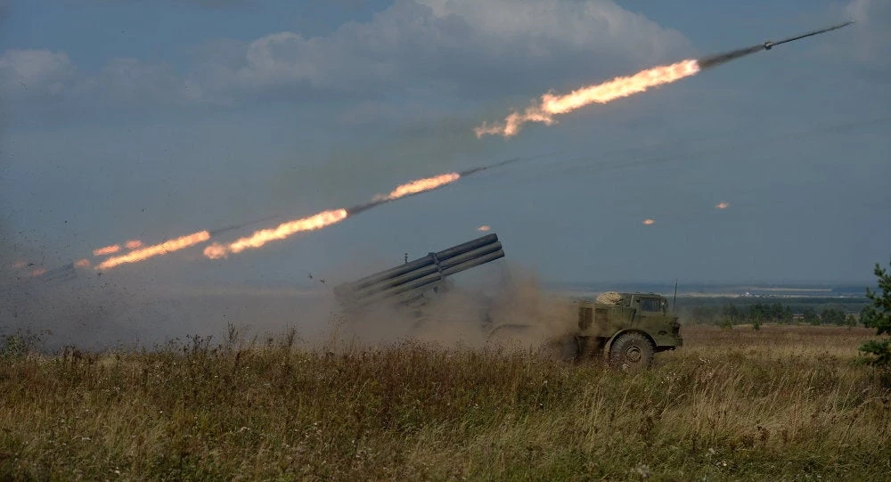 Το ρωσικό Πυροβολικό εν δράσει: Ισοπεδώνει εκτάσεις…(βίντεο)